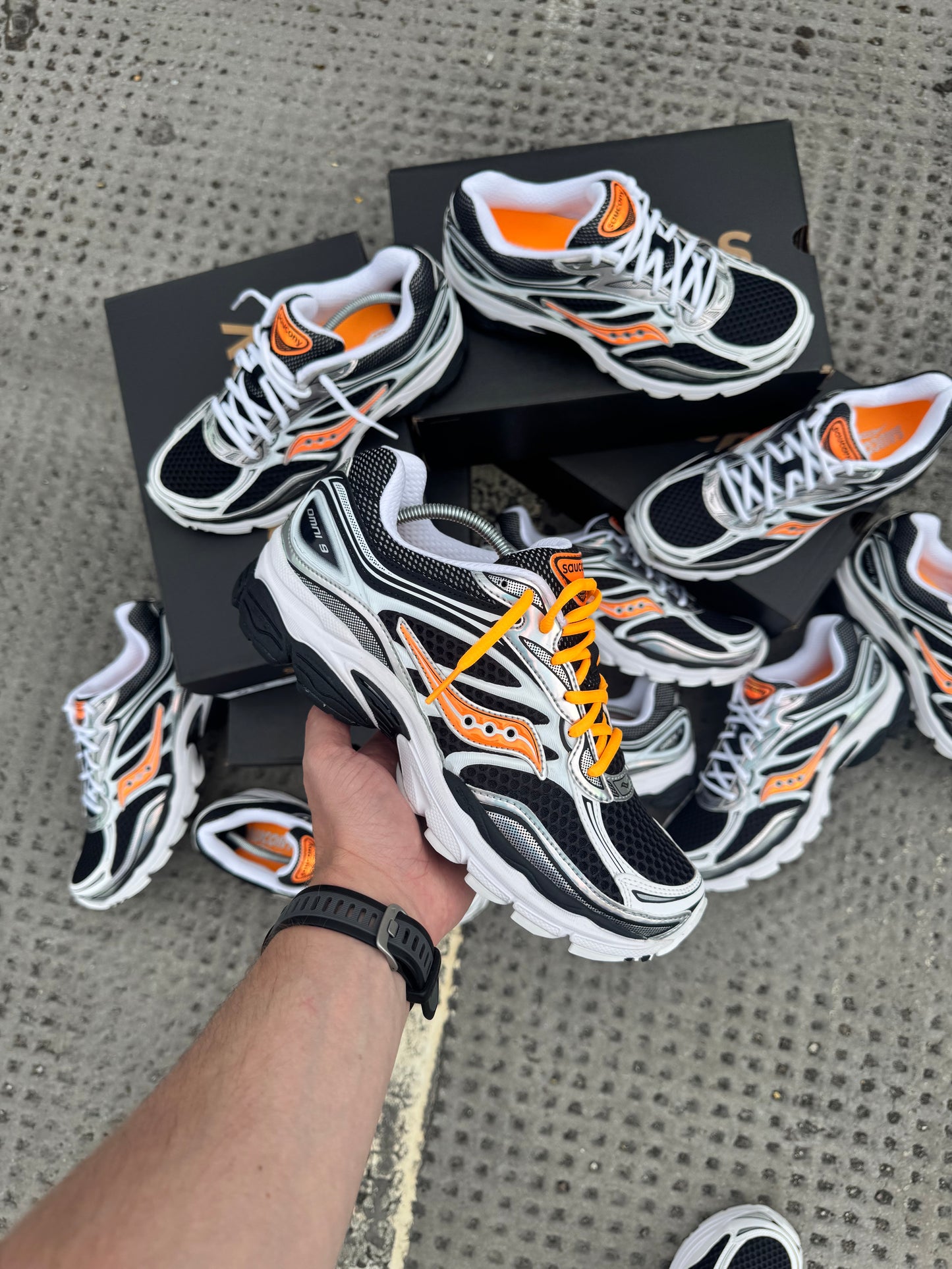 Saucony Omni 9 Black Orange