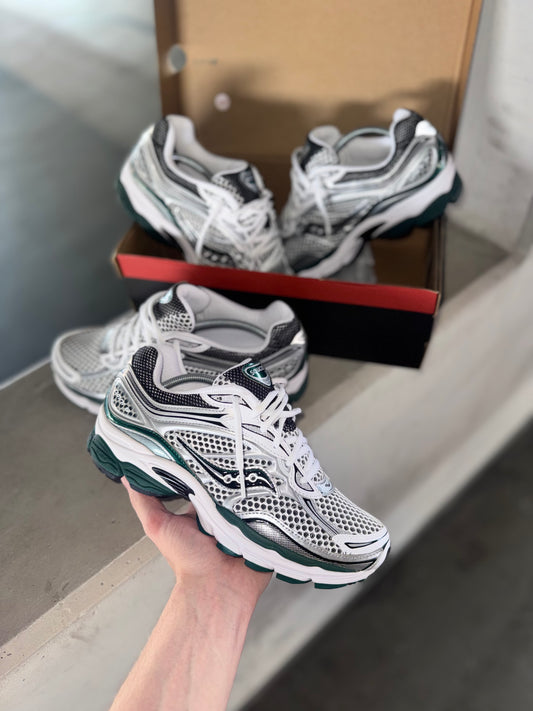 Saucony ProGrid Omni 9 Pine Green